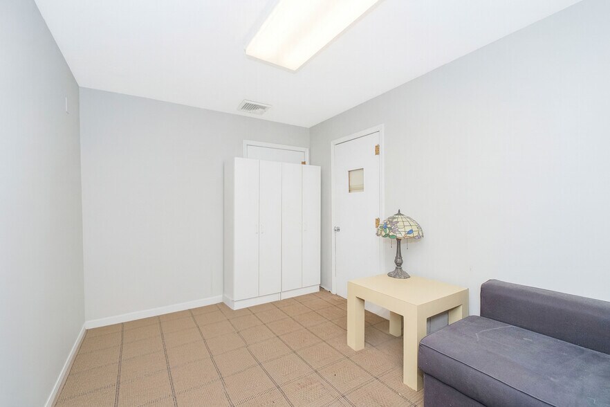 More Photos Of 107 Nelson Ave, Staten Island Office For Lease