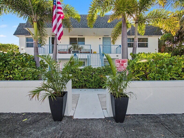 More Photos Of 112 Claremont Ln, Palm Beach Shores Apartments For Sale