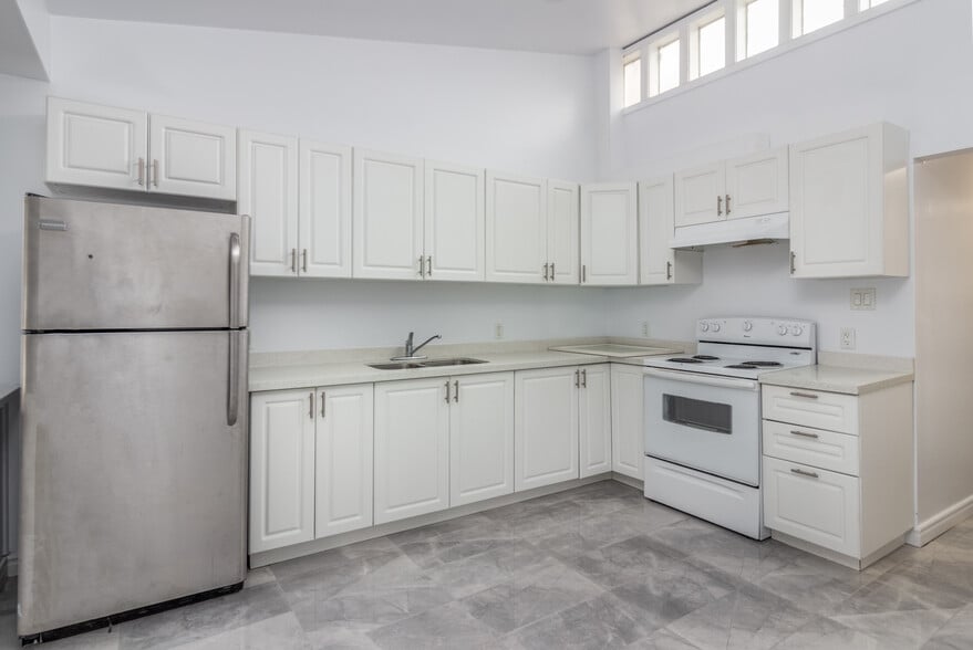 More Photos Of 3263 Lake Shore Blvd W, Toronto Dormitory For Sale