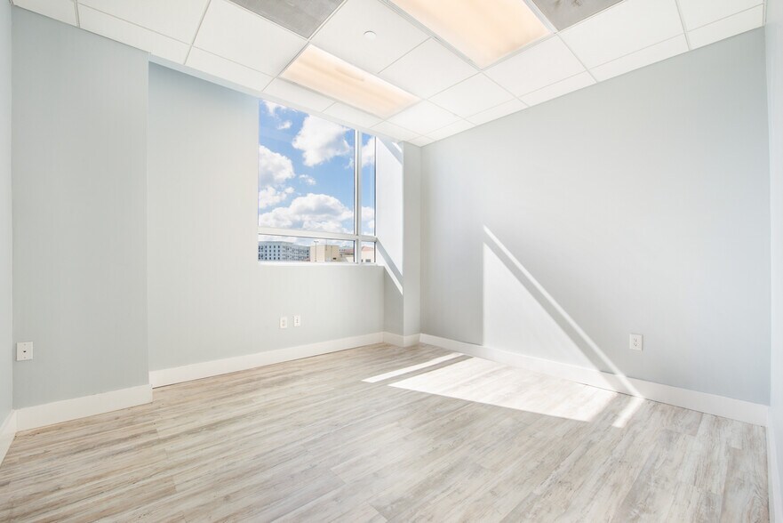 More Photos Of 135 San Lorenzo Ave, Coral Gables Office For Sale