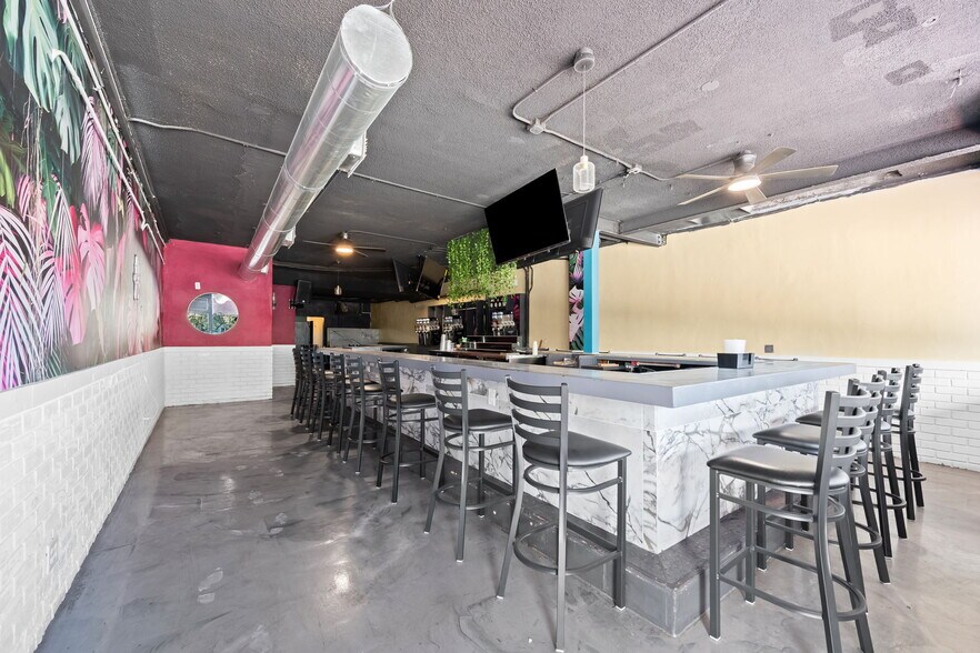 More Photos Of 2731-2739 E Oakland Park Blvd, Fort Lauderdale Storefront Retail Office For Lease