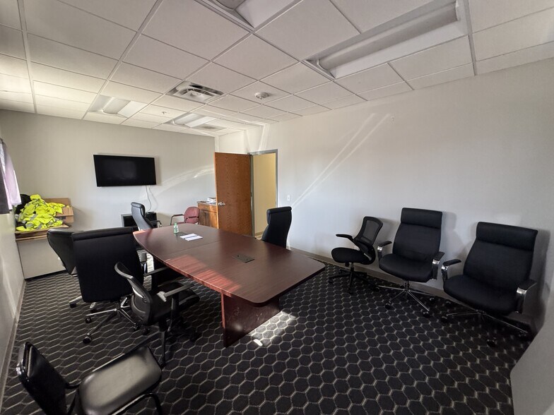 More Photos Of 815 Mann Rd SW, Cedar Rapids Warehouse For Sale