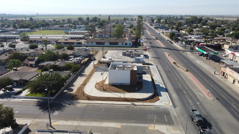 More Photos Of 10601 Main St, Lamont Fast Food For Lease