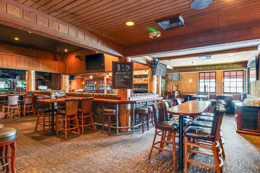 More Photos Of 1905 S Commerce Center Dr E, San Bernardino Restaurant For Lease