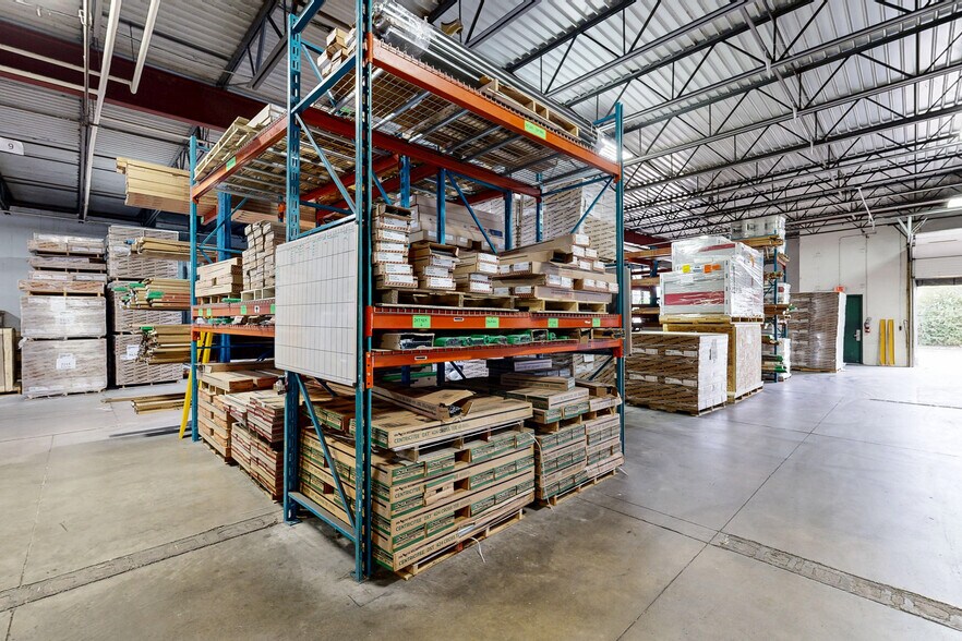 More Photos Of 36 Clark St, Des Moines Distribution For Sale