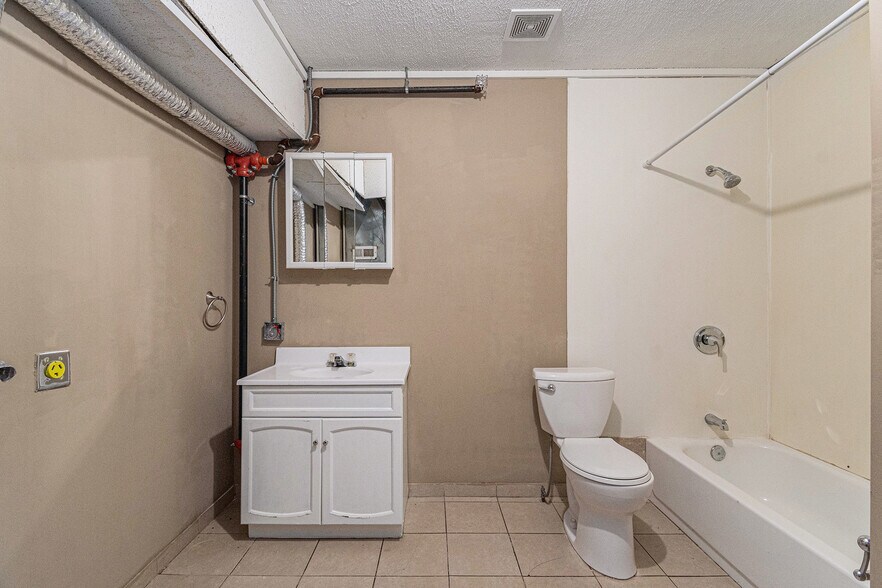 More Photos Of 6500 Railroad Ave, Omaha Restaurant For Sale