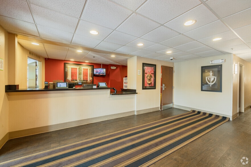 More Photos Of 1180 Doris Rd, Auburn Hills Hotel For Sale