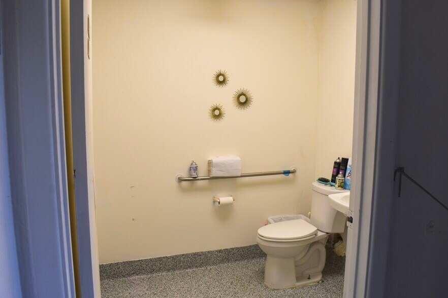 More Photos Of 14812 Paramount Blvd, Paramount Fast Food For Sale