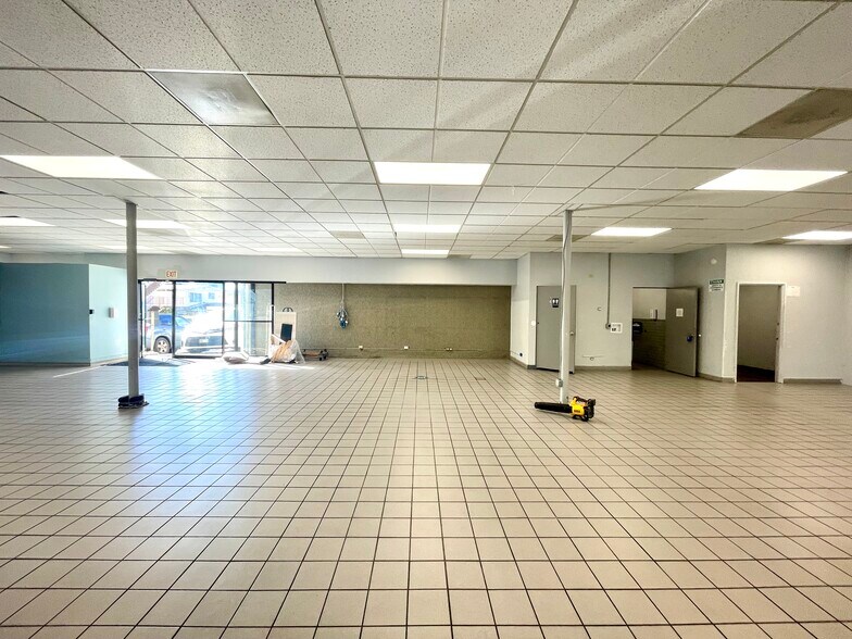 More Photos Of 1079-1085 S Beretania St, Honolulu Storefront Retail Office For Lease