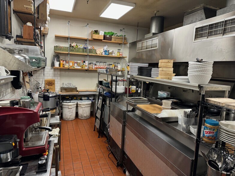 More Photos Of 15-85 Division Ave, Eugene General Retail For Lease