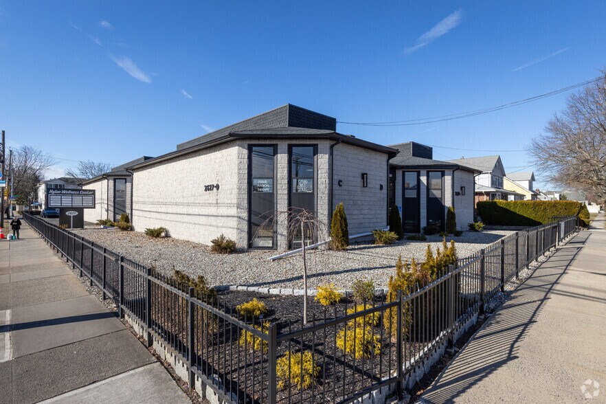 2627 Hylan Blvd, Staten Island, NY 10306 Medical Office For Lease