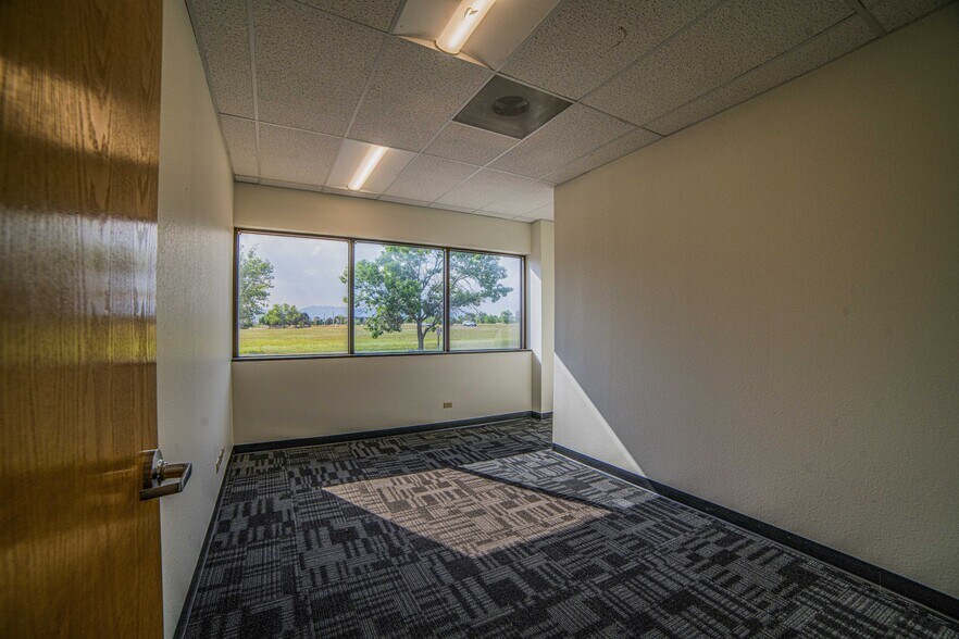 More Photos Of 1915 Aerotech Dr, Colorado Springs Office For Lease