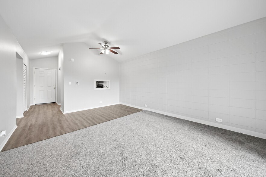 More Photos Of 211 N Lincolnway, North Aurora Apartments For Sale