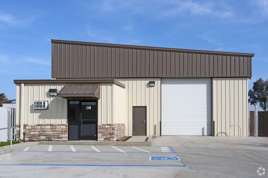 More Photos Of 1310 Venture Ln, Turlock Distribution For Lease