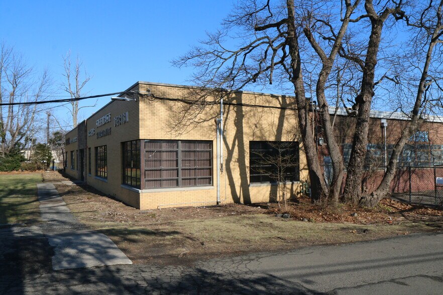 Primary Photo Of 1071 Springfield Rd, Union Township Showroom For Lease
