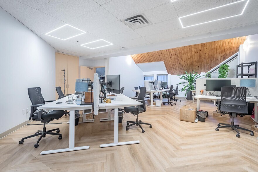 More Photos Of 50 Rue Saint-Charles O, Longueuil Medical For Lease