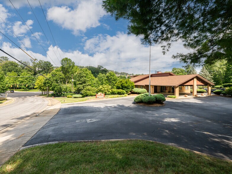 More Photos Of 60 Phifer St, Asheville Medical For Sale