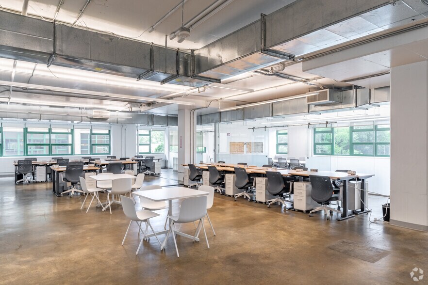 More Photos Of 55 Prospect St, Brooklyn Office For Lease
