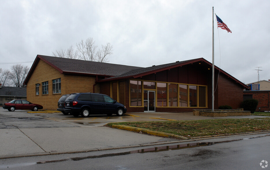 Primary Photo Of 2164 Tedrow Rd, Toledo Showroom For Lease