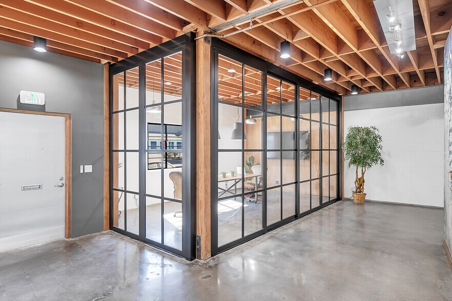 More Photos Of 5055 Exposition Blvd, Los Angeles Loft Creative Space For Lease