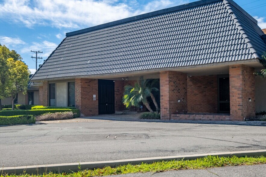 More Photos Of 550 N Golden Circle Dr, Santa Ana Office For Lease