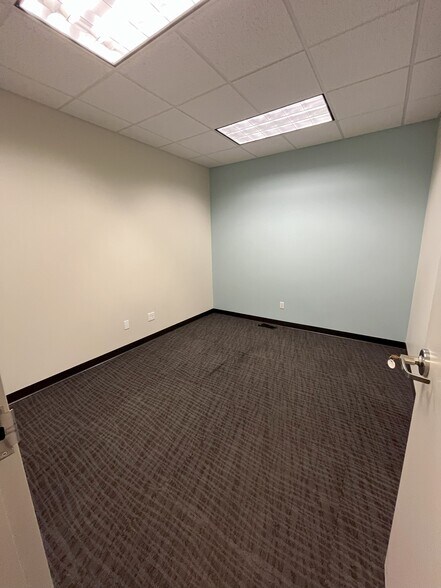 More Photos Of 2232-2244 Centennial Rd, Toledo Office For Lease