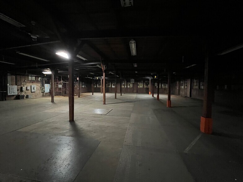 More Photos Of 1251 W Market St, Warren Manufacturing For Lease
