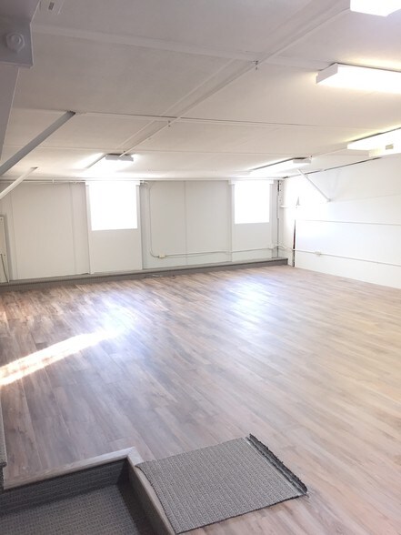 More Photos Of 7800 Laurel Ave, Madeira Medical For Lease