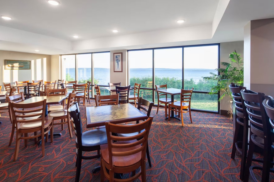 More Photos Of 3009 Lakeshore Dr E, Ashland Hotel For Sale
