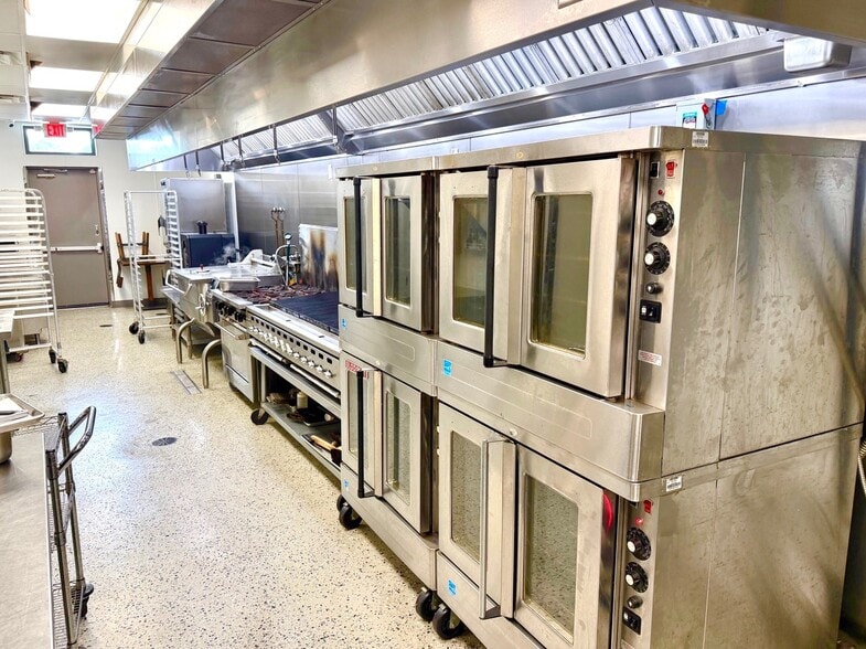 More Photos Of 350 Eglin Pky, Fort Walton Beach Freestanding For Sale