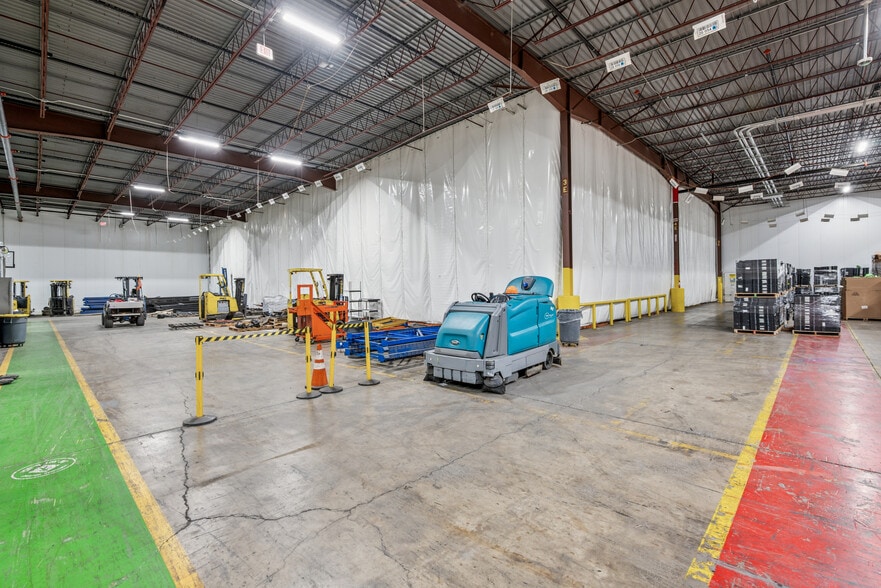 More Photos Of 7300 Santa Fe Dr, Hodgkins Distribution For Lease