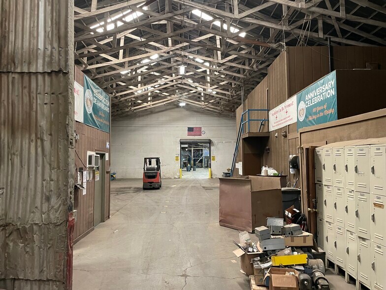 More Photos Of 420 S 2nd St, Patterson Warehouse For Lease