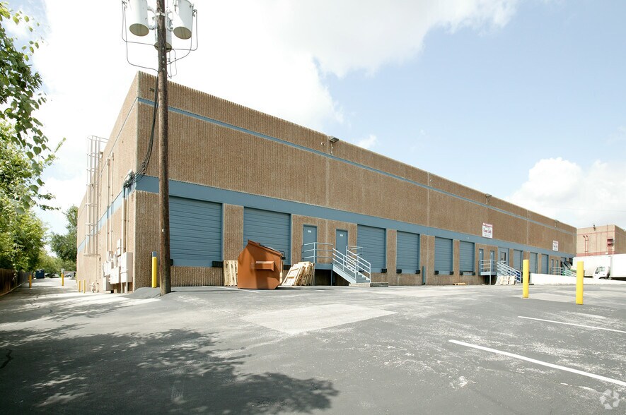 More Photos Of 400 E Ramsey Rd, San Antonio Research And Development For Lease
