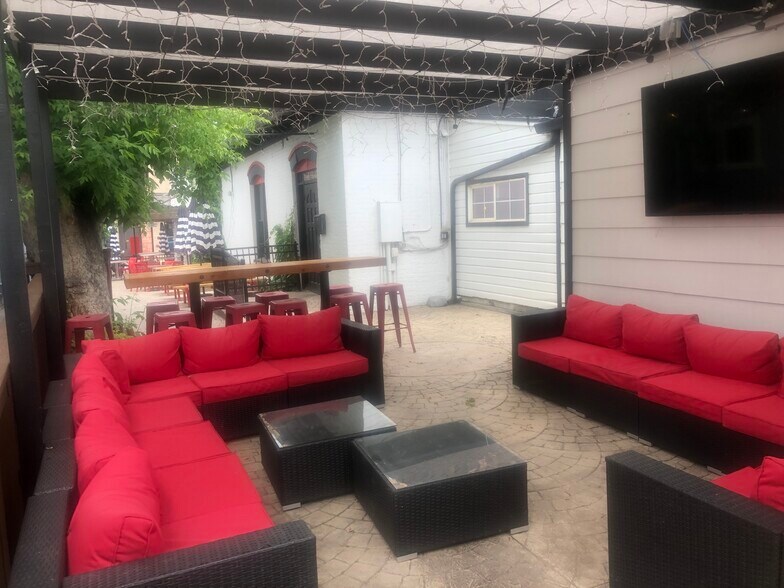 More Photos Of 1472 S Pearl St, Denver Restaurant For Lease