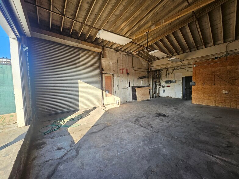 More Photos Of 3008 W Hyde Park Blvd, Los Angeles Warehouse For Lease
