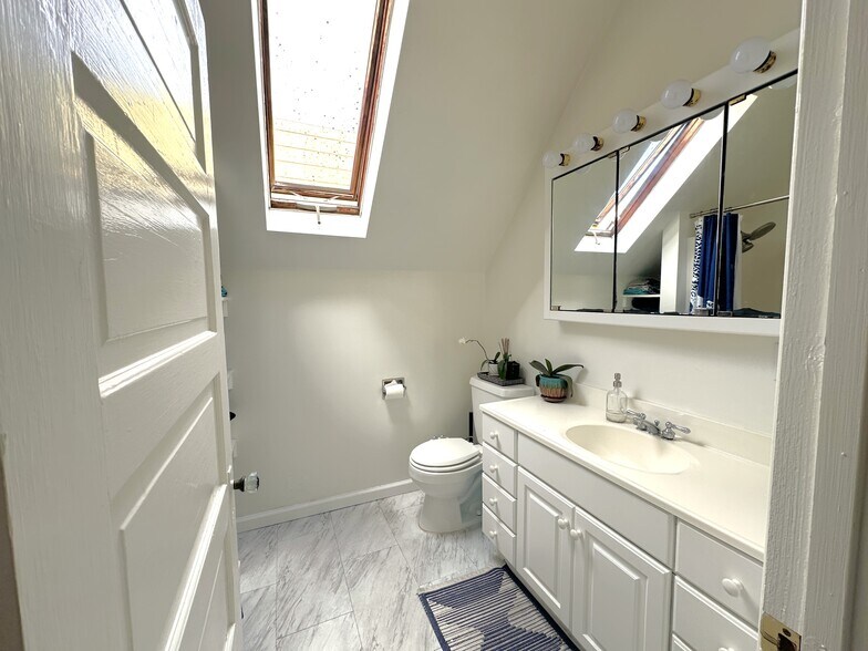 More Photos Of 1821-1823 Oak St, San Francisco Apartments For Sale