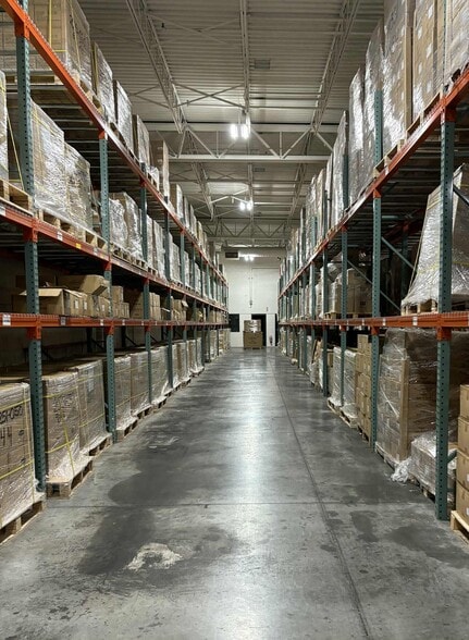 More Photos Of 9980 S Oakwood Park Dr, Franklin Manufacturing For Sale