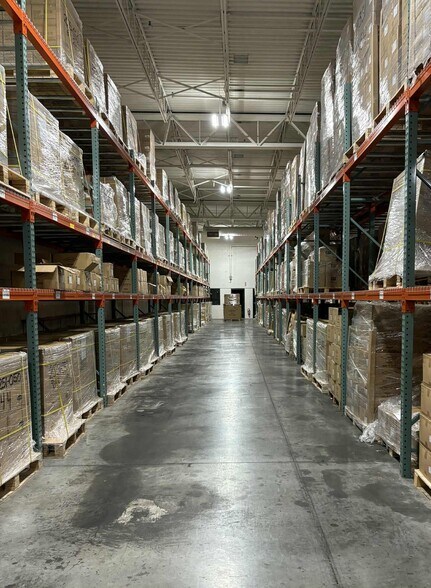 More Photos Of 9980 S Oakwood Park Dr, Franklin Manufacturing For Sale