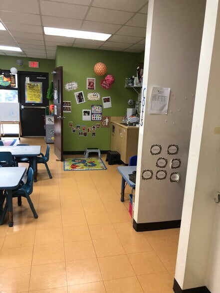 More Photos Of 5845 Campbellton Rd SW, Atlanta Daycare Center For Sale