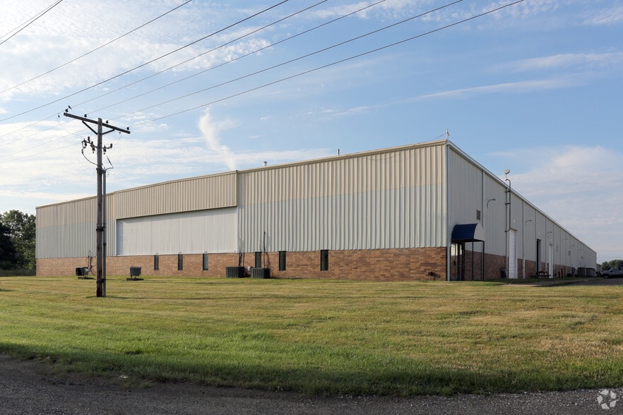 More Photos Of 4250-4276 Strausser St NW, Canton Warehouse For Lease