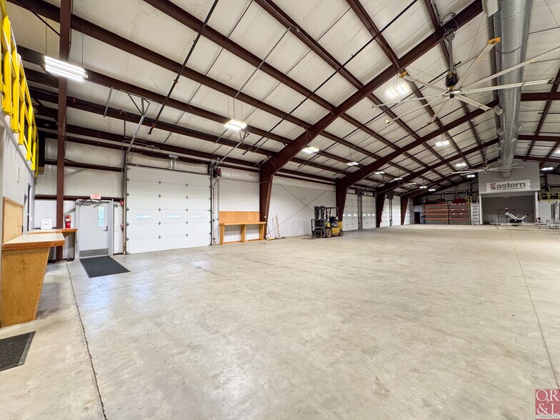 More Photos Of 103R Old Windsor Rd, Bloomfield Warehouse For Lease