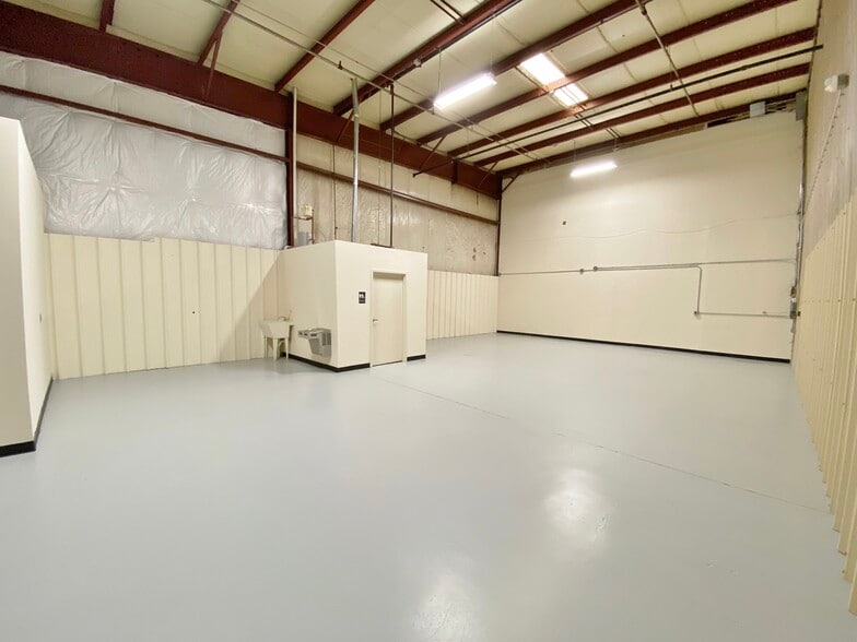 More Photos Of 13848-13876 Dawson Beach Rd, Woodbridge Warehouse For Lease