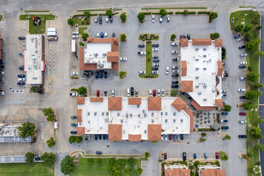 More Photos Of 8931 S Yale Ave, Tulsa Freestanding For Lease