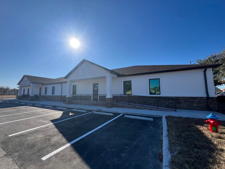 More Photos Of 13135 Kings Lake Dr, Gibsonton Medical For Lease