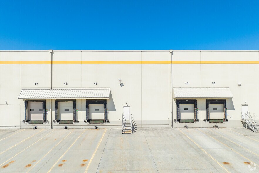 More Photos Of 1400 Aip Dr, Middletown Warehouse For Lease