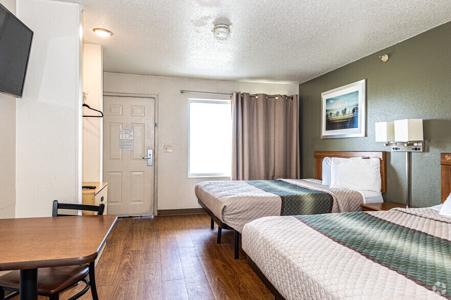 More Photos Of 4301 N Corrington Ave, Kansas City Hotel For Sale