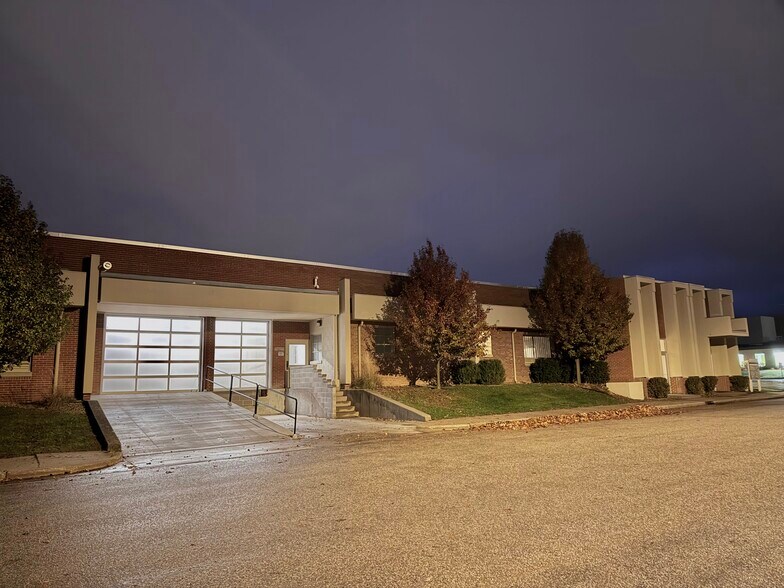 More Photos Of 1411 6th Ave, Grafton Showroom For Sale