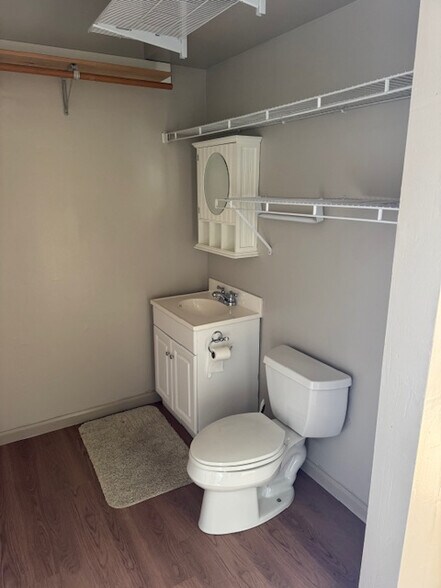 More Photos Of 1107 Forest Ave, Pacific Grove Storefront Retail Office For Lease