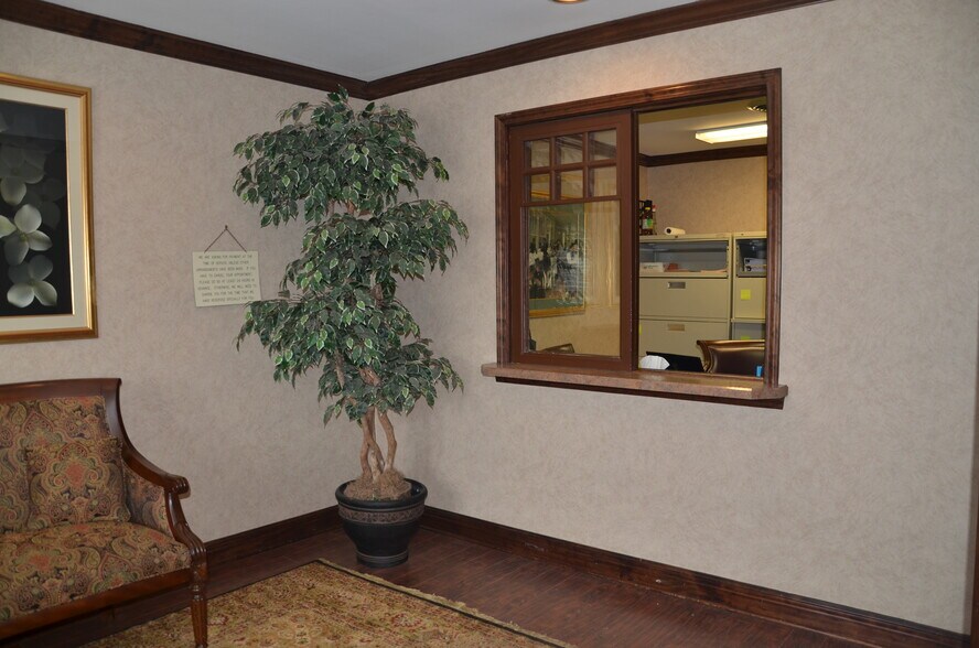 More Photos Of 5703-5713 NW 64th Ter, Kansas City Medical For Sale
