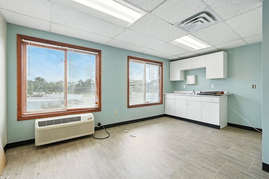 More Photos Of 185 West Ave, Ludlow Medical For Sale